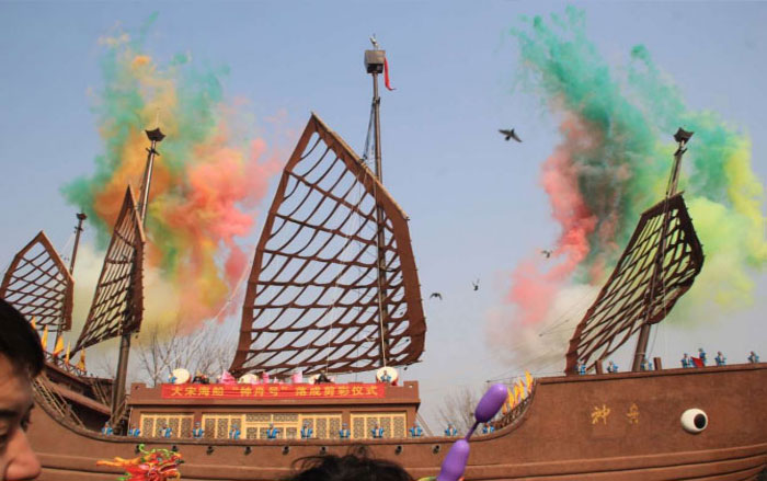 T V V 特妙声音响荣进河南开封万岁山景区大宋海船“神舟号”