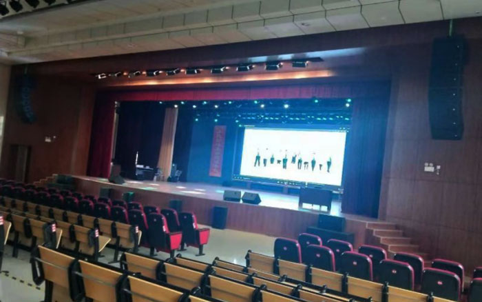 T V V 特妙声音响荣进郑州许昌高级中学的大礼堂